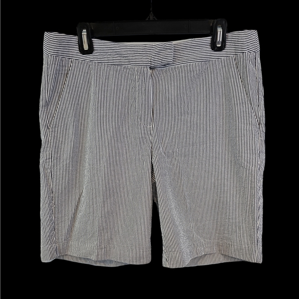 3/$25 British Khaki Size 10 Seersucker Shorts Blue White